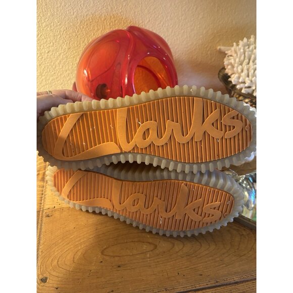 Clarks Torhill Bee shoes in orange patent leather Size 8.5 Wallabee - Picture 10 of 11